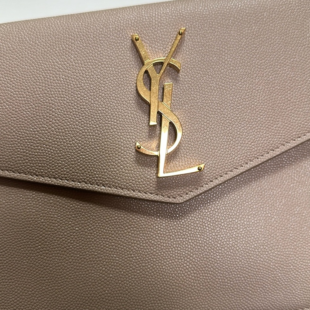 ❌SOLD❌ YSL Envelope Tan Clutch with Gold Hardware - Picture 4 of 7